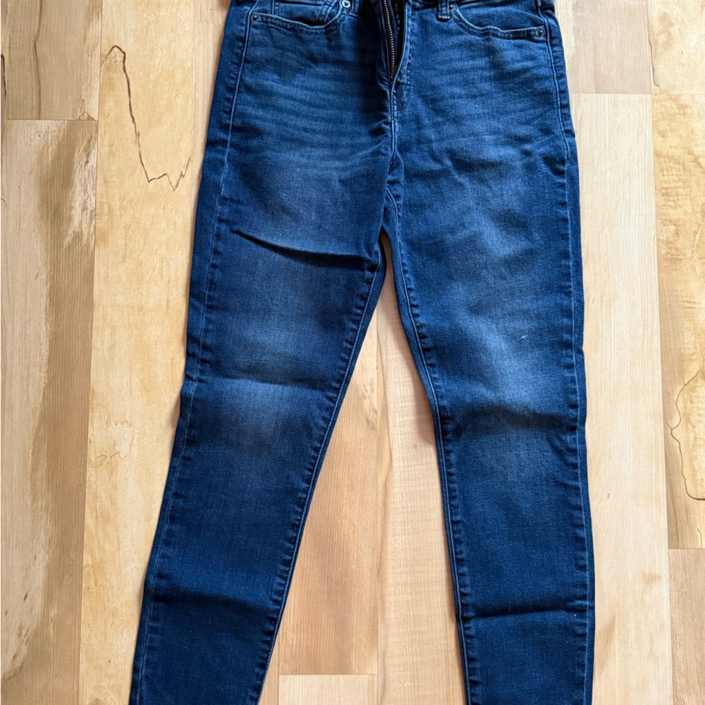 Lucky Brand women’s Dark Blue Skinny Jeans